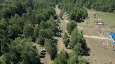 Bashkiria 'da halk festivalleri-Sabantuy-Plow tatili. Havadan görünüm.