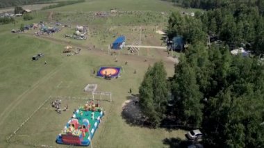 Bashkiria 'da halk festivalleri-Sabantuy-Plow tatili. Havadan görünüm.