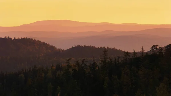 南乌拉尔 秋天的山在日落 — 图库照片
