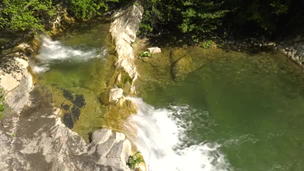Βουνά Του Καυκάσου Βουνίσιος Ποταμός Ζχέιν — Αρχείο Βίντεο