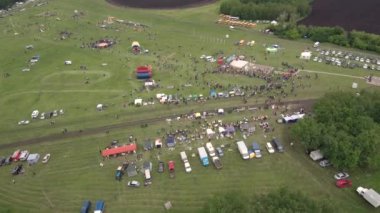 Bashkiria 'da halk festivalleri-Sabantuy-Plow tatili. Havadan görünüm.