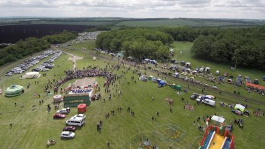 Bashkiria 'da halk festivalleri-Sabantuy-Plow tatili. Havadan görünüm.
