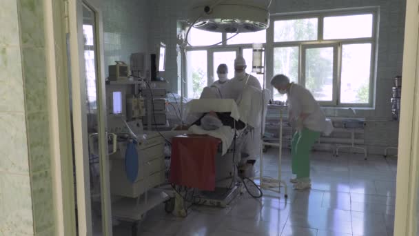 Chirurgie Doktor Provádí Operaci Výstřely — Stock video