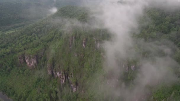 Montañas Urales Rocas Rosadas Niebla — Vídeos de Stock