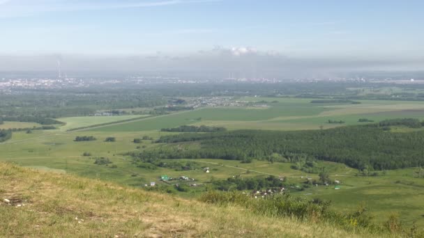 Sterlitamak City. Production chimique. Du smog sur la ville. 2 clichés .