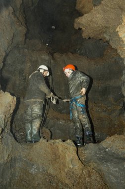 Zigzag karst mağarası. Mağaradaki mağaralar..