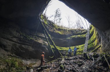 Kutukskaya-4 karst mağarası. Mağaradaki mağaralar..