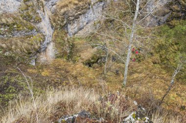 Karst köprüsü ve Karst mağarasına giriş..