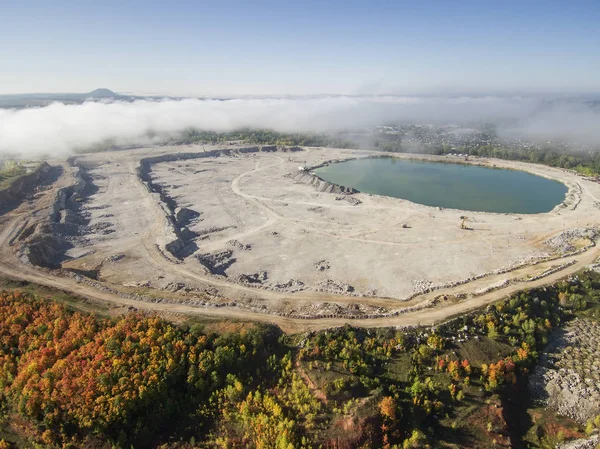 Shakh-Tau. Kireçtaşı ocağı. Hava görünümü.