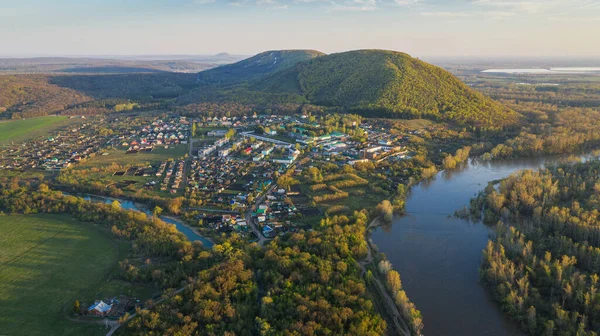 Antik denizin resifinden geriye kalan Kushtau dağı..