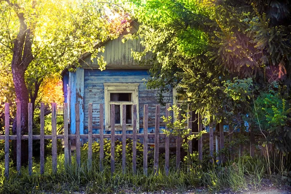 Casa Russa Madeira Entre Vegetação Primavera — Fotografia de Stock