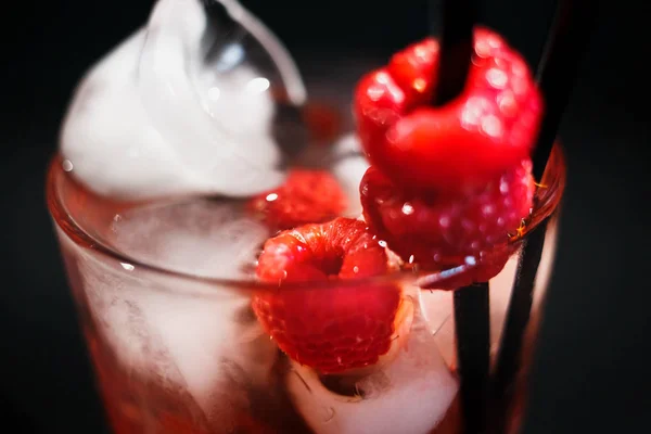 Raspberry Ice Cold Refreshing Cocktail Berries Flat Lay Front View — Stock Photo, Image