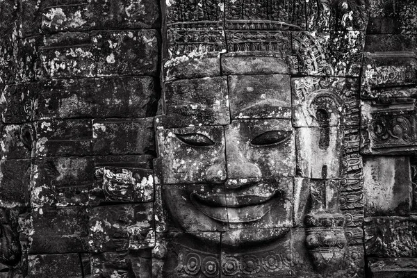 Angkor Wat, Kamboçya Angkor Thom, Siem Reap Unesco Dünya Mirası listesinde 1992'de hemen her yerine yazılmıştır.