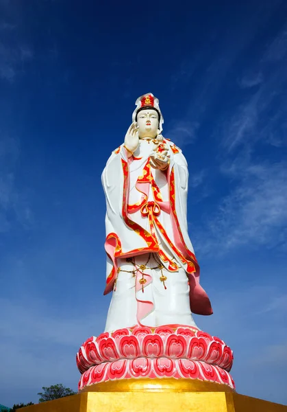Statue Guan Yin White Beautiful Sky Background Thailand — Stock Photo, Image