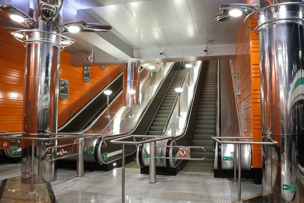 Saint-Petersburg, Rusya. Begovaya metro istasyonu
