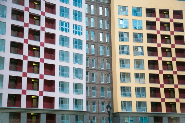 St. Petersburg, Rusya. Yeni binalar ve Kudrovo alanında yeni daire görünümünü
