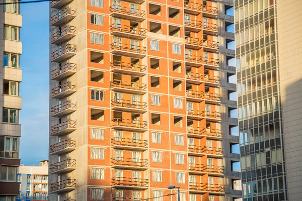 St. Petersburg, Rusya. Yeni binaların ve yeni dairelerin manzarası