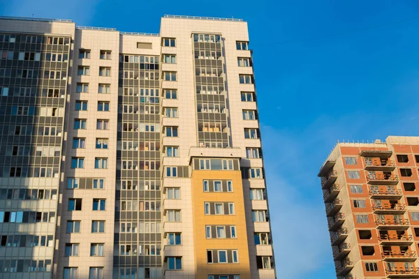 St. Petersburg, Rusya. Yeni binaların ve yeni dairelerin manzarası