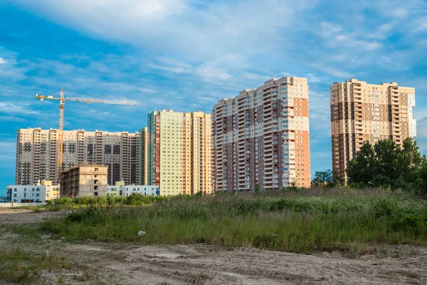 St. Petersburg, Rusya. Yeni binaların ve yeni dairelerin manzarası