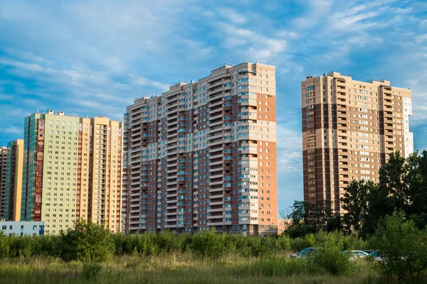 St. Petersburg, Rusya. Yeni binaların ve yeni dairelerin manzarası