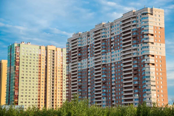 St. Petersburg, Rusya. Yeni binaların ve yeni dairelerin manzarası