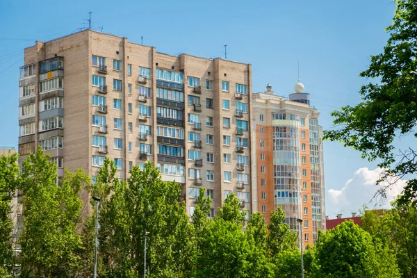St. Petersburg, Rusya. Yeni binaların ve yeni dairelerin manzarası