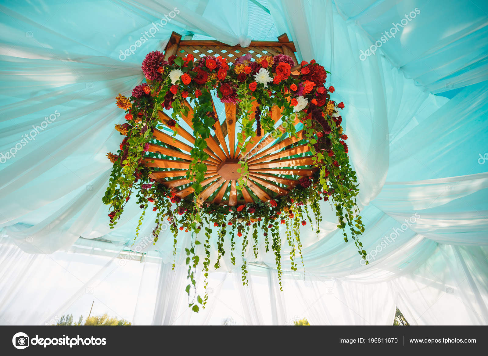 Wedding Decoration Beautiful Composition Chandelier Roses