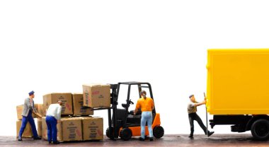 minyatür ambarı işçilerin forklift taşıma ürünler kutusuna yarı kamyon römork .logistics ambar navlun taşıma konsepti ile