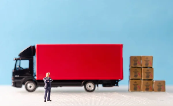 Homem Negócios Miniatura Frente Frota Caminhões Carga Com Pacel Box — Fotografia de Stock