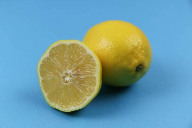 mavi arka planda narenciye