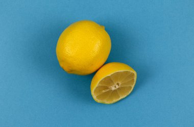 mavi arka planda narenciye