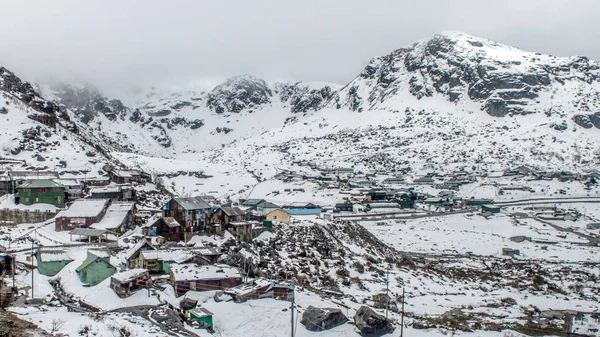 Pueblos Casas Del Himalaya Cubiertas Nieve Después Una Fuerte Tormenta — Foto de Stock