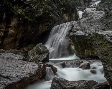 Naga şelale bir görünüm Gantok, Sikkim, India den Lachen giderken