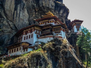 Taktshang manastır veya kaplanlar yuva: Paro, Bhutan dağda görünümünü