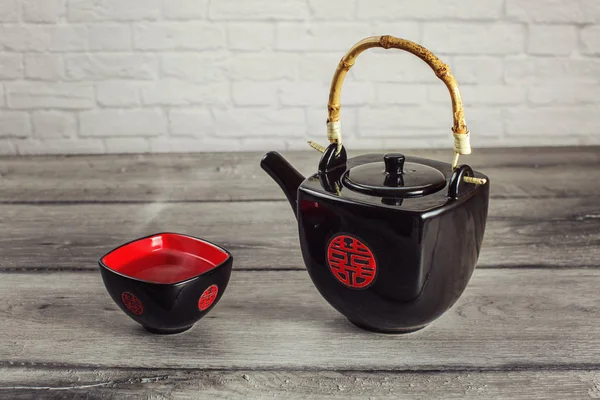 Black Teapot Square Cup Full Hot Tea Steam Red Chinese — Stock Photo, Image