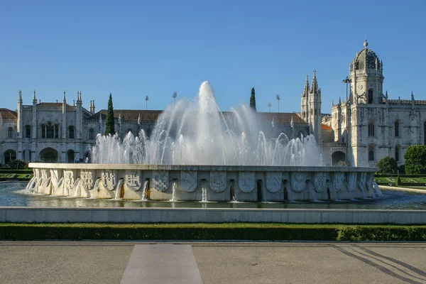 Fountain Front Monastery Jeronimos Afternoon Sun Lisbon Portugal — Stock Photo, Image