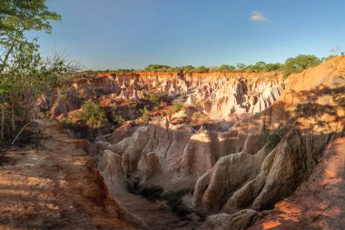 Marafa (Cehennem Mutfağı) Kanyon kayalıklardan günbatımı ışığı. Malindi, Kenya