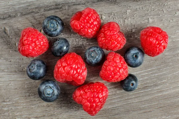 Tabletop View Couple Raspberries Blueberries Mixed — Stock Photo, Image