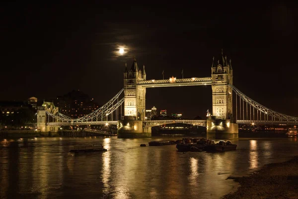 Tower Bridge Fullmåne Med Elven Themsen Opplyst Natten London Det – stockfoto