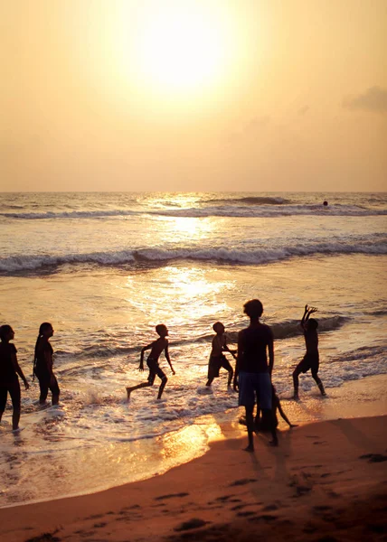 Kalutara Sri Lanka April 2017 Silhouettes People Mostly Kids Playing — Stock Photo, Image