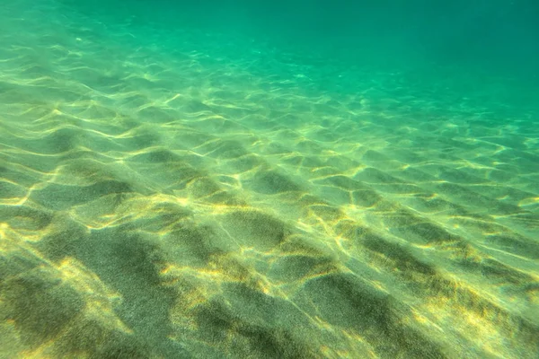 Sandy Havsbottnen Liten Sand Dunes Upplyst Solen Undervattensfoto Abstrakt Marina — Stockfoto