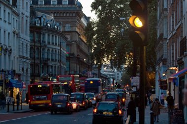 Londra, Birleşik Krallık - 18 Kasım 2006: Tipik öğleden sonra 