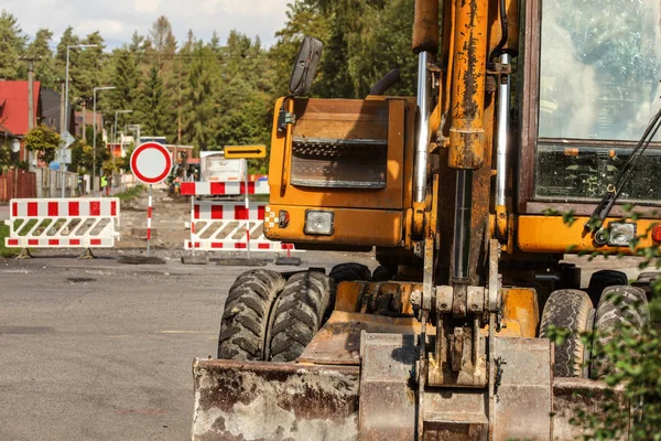 Részlet a régi sárga ásógép vissza, vezetőfülke látható, — Stock Fotó