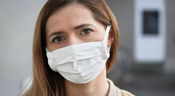 Giovane Donna Che Indossa Bianco Maschera Naso Virus Bocca Cotone — Foto Stock