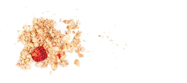 Flocos de muesli com um morango seco, foto close-up isolado no espaço de fundo branco para o lado direito do texto — Fotografia de Stock