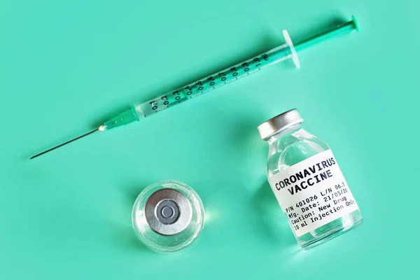 Skleněná Injekční Lahvička Etiketou Koronavirová Vakcína Vlastní Design Skutečný Produkt — Stock fotografie