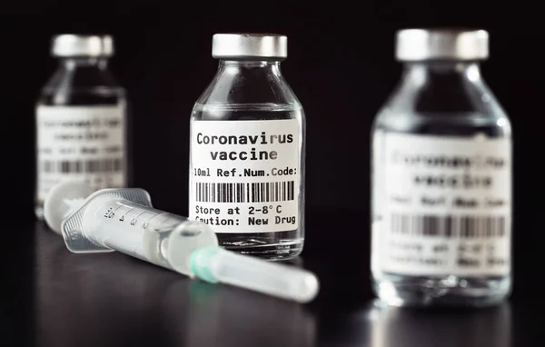 Coronavirus Covid Концепції Вакцини Три Скляних Флакони Чорному Столі Гіподермічний — стокове фото