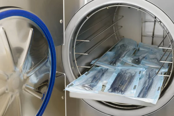 Sterilizzare Gli Strumenti Medici Autoclave — Foto Stock