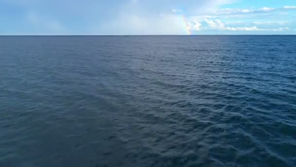 海の地平線の航空写真 ドローン飛行 — ストック動画
