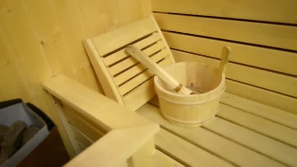 Joven Hermosa Mujer Disfrutando Sauna — Vídeo de stock